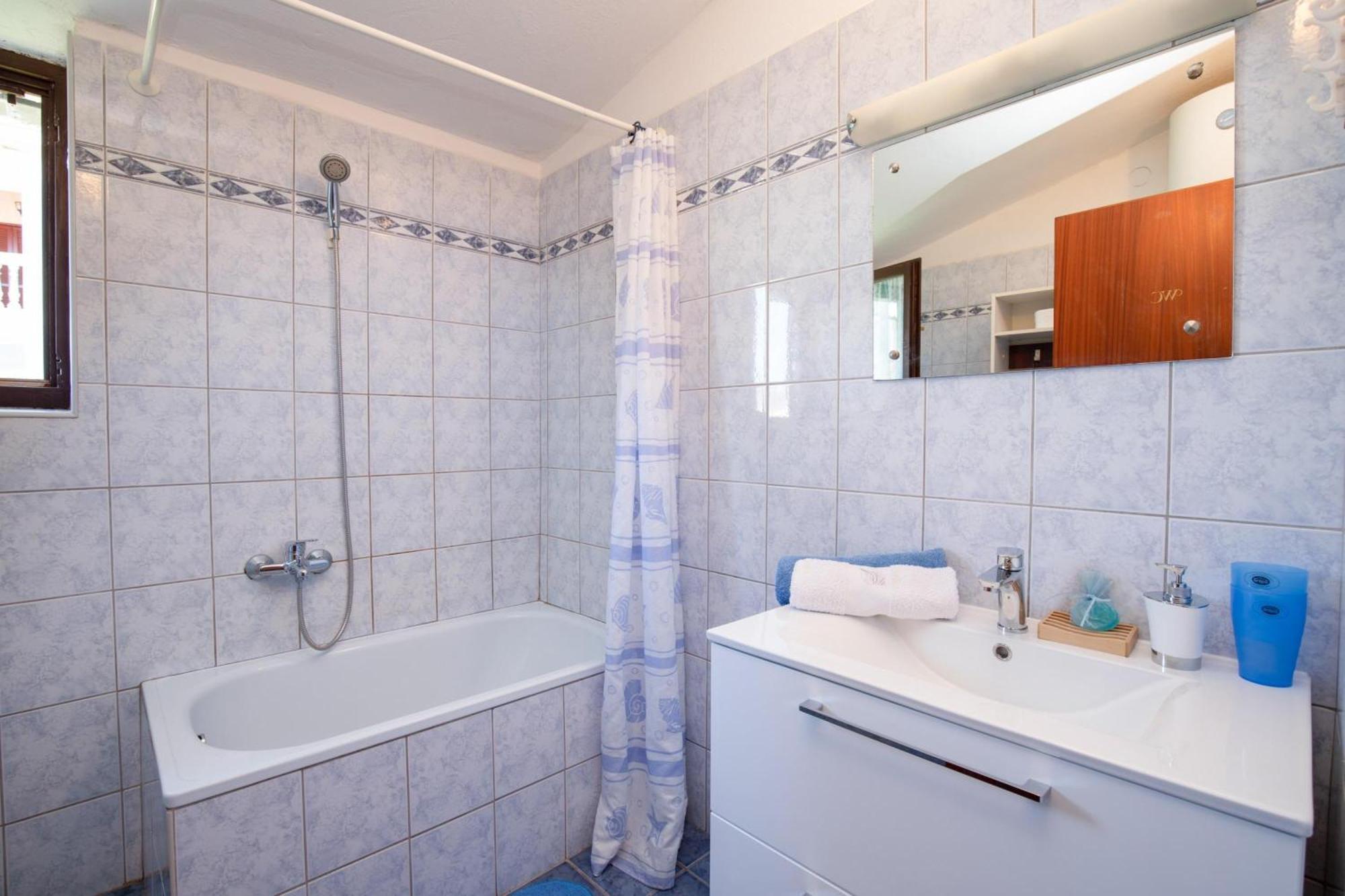 Apartments Brankica Island - Happy Rentals Вантачичи Екстериор снимка