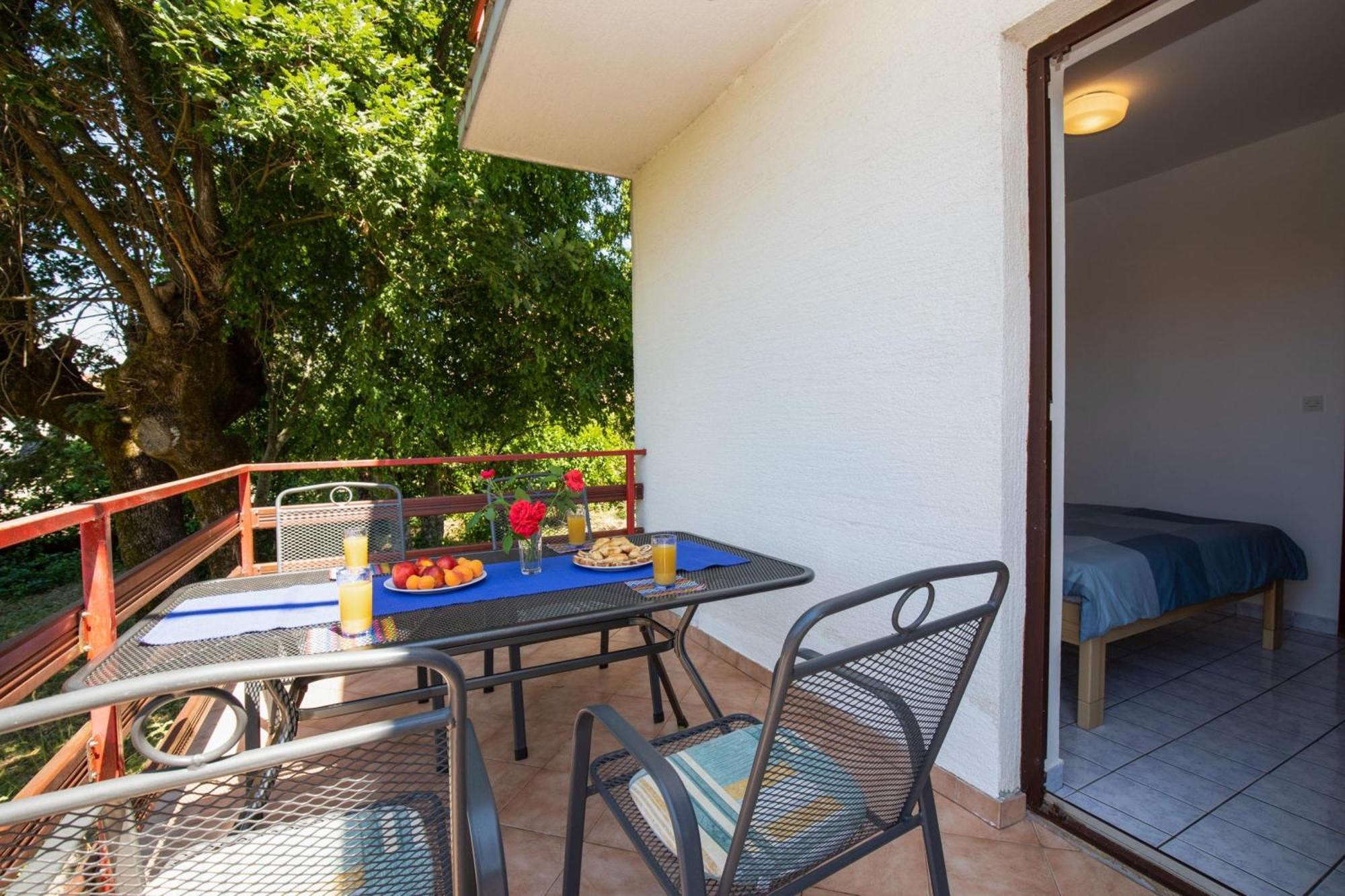 Apartments Brankica Island - Happy Rentals Вантачичи Екстериор снимка
