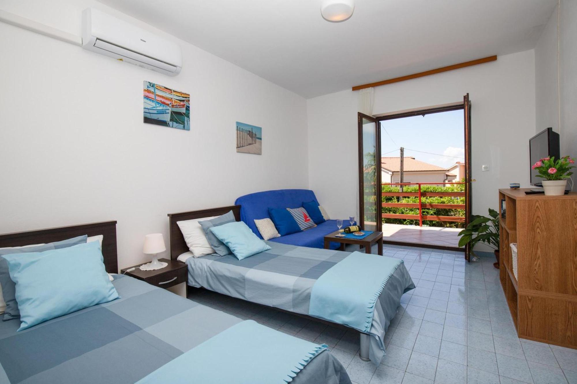 Apartments Brankica Island - Happy Rentals Вантачичи Екстериор снимка